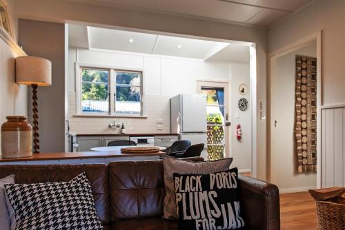 Nelson Casa | River Walk Cottage