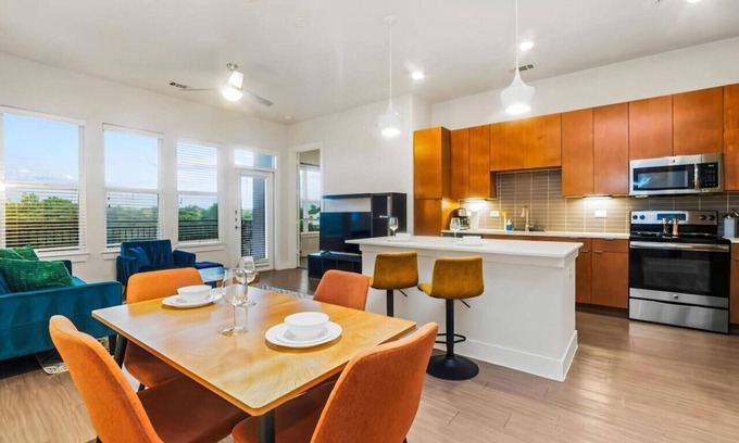 King William Apartamento | River Walk Luxury: 2BR Apt | River Views+Pool+Gym