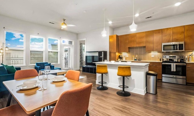 King William Apartamento | River Walk Luxury: 2BR Apt | River&Pool Views+Gym