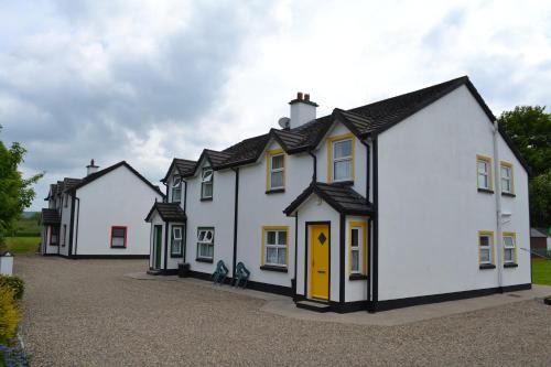 Scarriff Casa | Riverbank Cottages