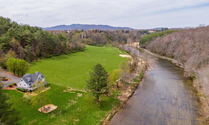 Jefferson Casa | Riverbank Retreat - Hot Tub, Game Room, & Fantastic River Access