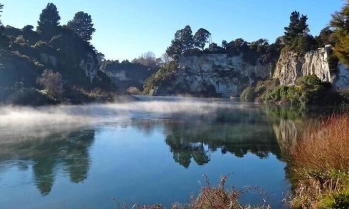 Rangatira Park Cabaña | Riverbank Retreat - Taupo Holiday Home