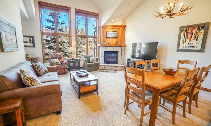 Four O'Clock Casa | Riverbend 219