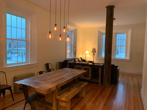 Charlemont Apartamento | Riverbend Berkshire East Basecamp