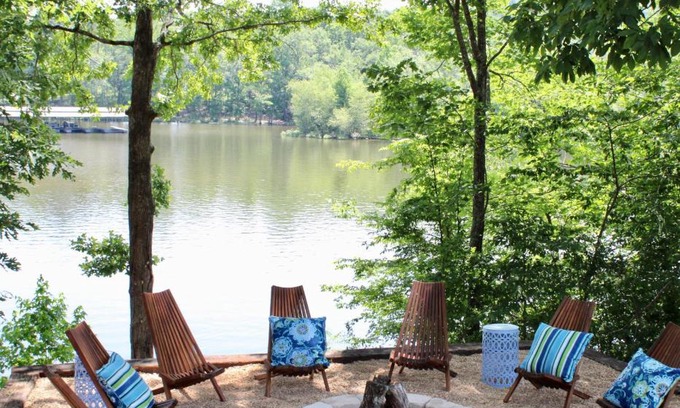 Crane Hill Casa | Riverbend Ranch for Family Fun on Smith Lake! Dogs welcome!