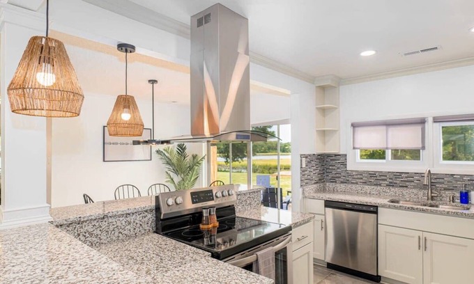 Portsmouth Casa | Rivercrest Retreat / River Front / 3 bed 2 bath