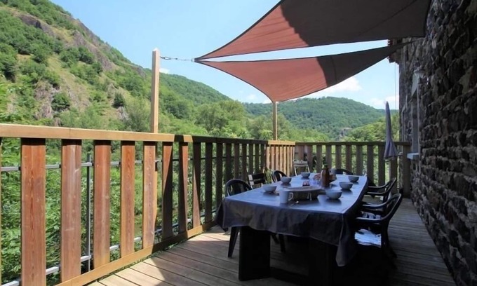 Saint-Julien-des-Chazes Cabaña | Casa rústica sobre el río Allier con vista panorámica y todas comodidades incluidas