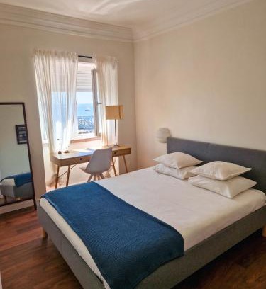 Linda-a-Velha Apartamento | Riverfront 2 Bedrooms with Balcony