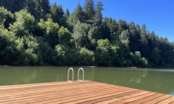 Guerneville Casa | ~Riverfront 3 Bed 2 Bath + Hot Tub, Private Dock & Watercraft. 3/4 mile to town~