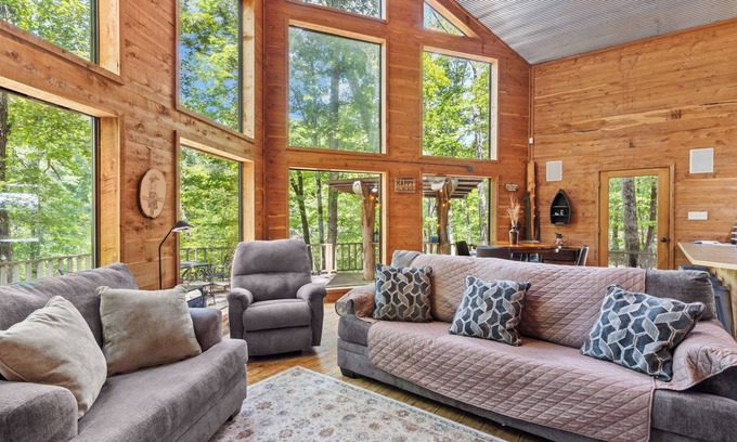 Murfreesboro Casa | Riverfront 3-bedroom house on 5 acres in Murfreesboro, near Crater Of Diamonds