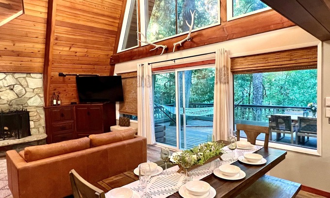 Rhododendron Cabina | Riverfront A-frame Mt Hood! Skiing Hiking Hot tub