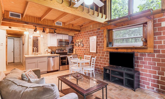 Fairhope Cabina | Riverfront Angler's Cabin in Fairhope w/ Deck!