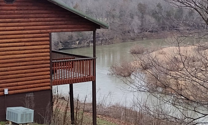 Berryville Cabina | Riverfront Blue Heron Cabin on the Kings River