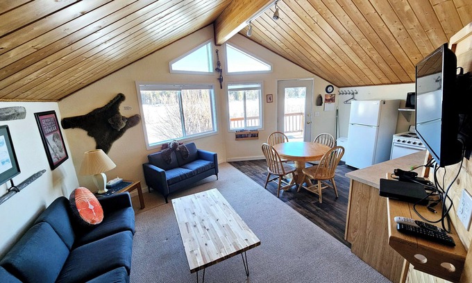 Funny River Cabina | Riverfront Cabin, 2 Bedrooms, Kenai River