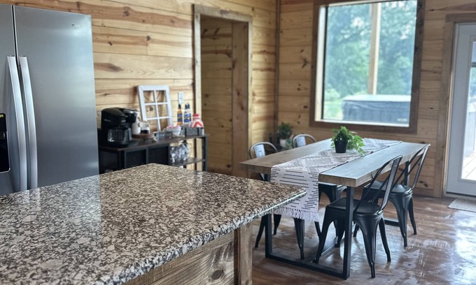 Golden Cabina | Riverfront Cabin Located directly on Glover River sleeps 12+