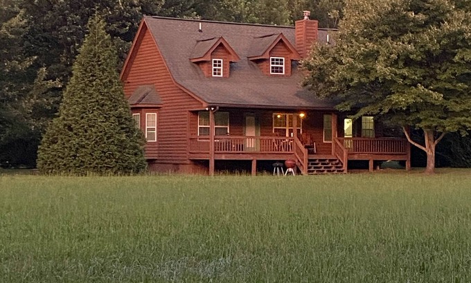 Hiawassee Cabina | Riverfront Cabin! Mountain Views, Pool, Hot Tub, Fishing, Tubing, Fire Pit, WIFI