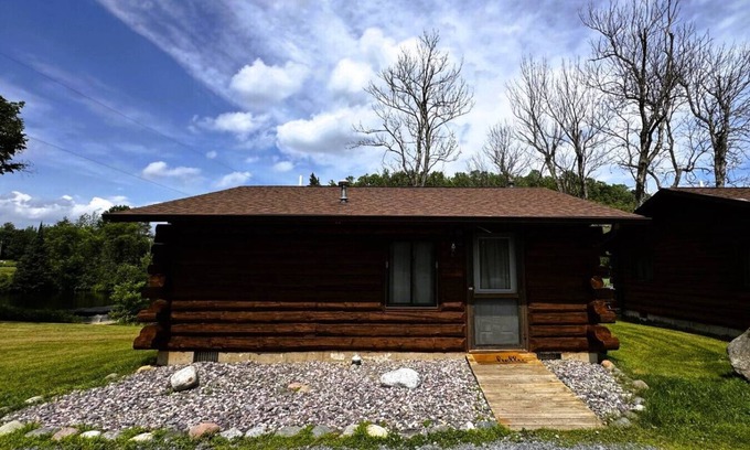 Crystal Falls Cabina | Riverfront Cabin #1