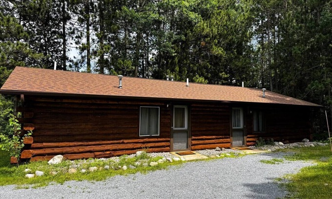 Crystal Falls Cabina | Riverfront Cabin #9.