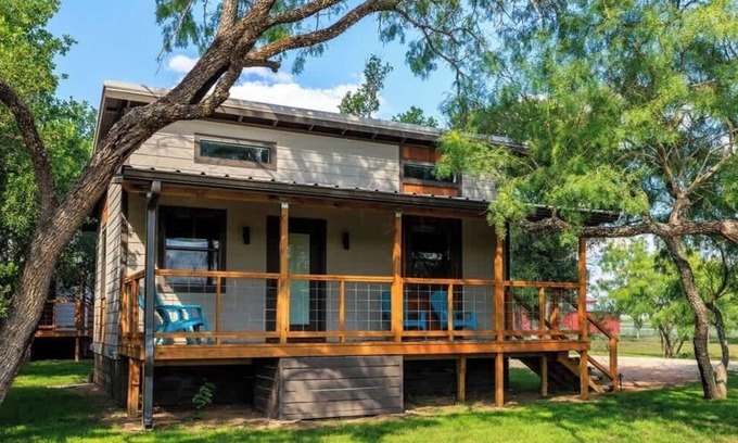 Fredericksburg Casa | Paintbrush Waterfront Cottage