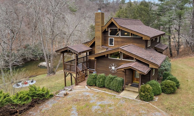 Boone Cabina | Riverfront Cabin with Hot Tub and Game Room