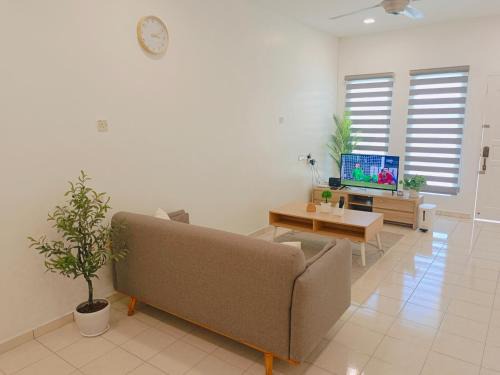 Telok Casa | Riverfront City, Up to 8 Pax, 3 Bedrooms, 2 Bathrooms, 2 Car Park by Star Home