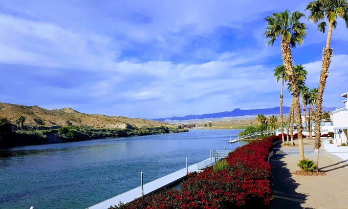 Bullhead City Casa | Condominio frente al río con comodidades similares al resort