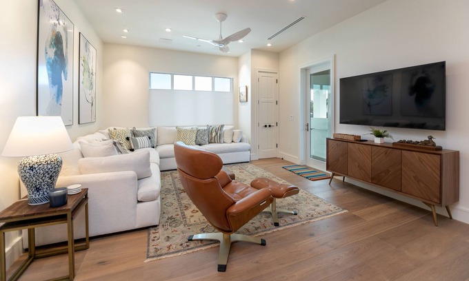 Royal Harbor Condominio | Riverfront condo with patio, central AC, & washer/dryer - snowbird friendly