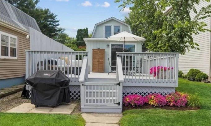 Fox River Grove Cabaña | Riverfront Cottage/sauna/ kayaks/dock/firepit