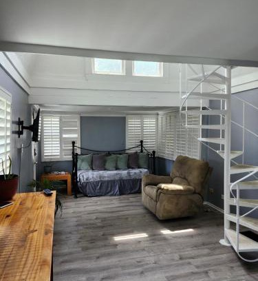 Fox River Grove Casa | Riverfront Cottage