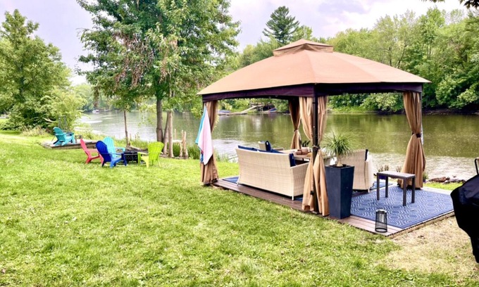 Champlain Casa | Riverfront Cottage and Cabana. 3-bedroom, 2 bath on the Lazy, Great Chazy, River