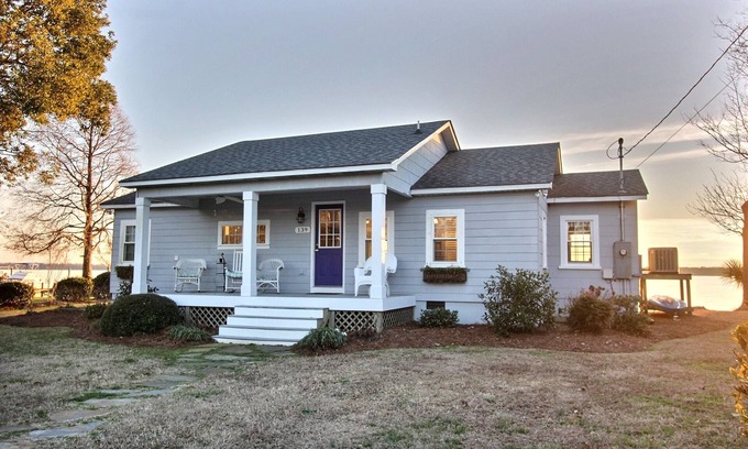 River Road Cabaña | Riverfront Cottage cerca de Washington, Bath y Belhaven!