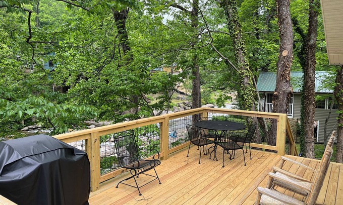 Chimney Rock Cabaña | Riverfront cottage within walking distance to downtown Chimney Rock.