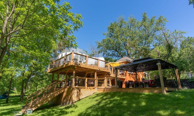 Sutton Cabaña | Riverfront Cottage with 2 Geodesic Domes