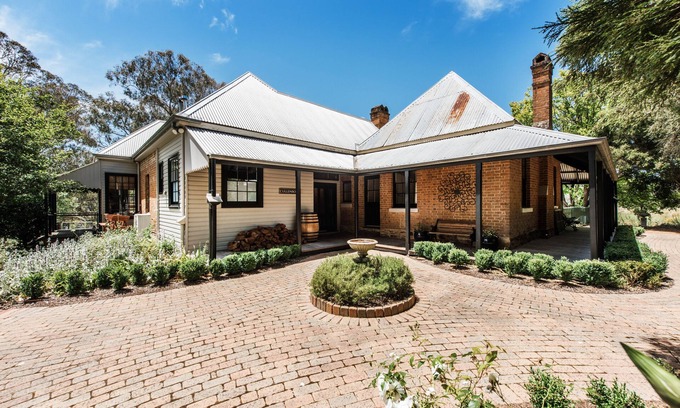 Cullenbone Otro | Riverfront Country Residence