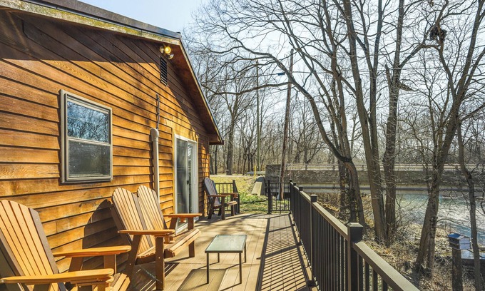 Covington Cabina | Riverfront Covington Cabin w/ Deck & Fire Pit!