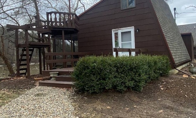 Zanesville Casa | Riverfront - Cozy Loft Cottage