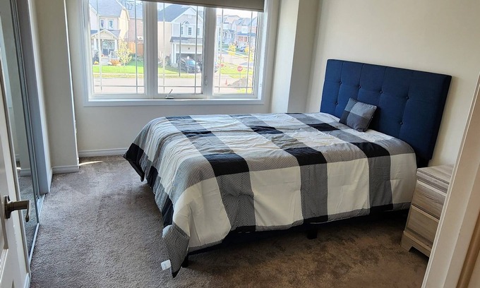 Breslau Casa | Riverfront Cozy memorable place on the edge of grand river, 4 min from airport