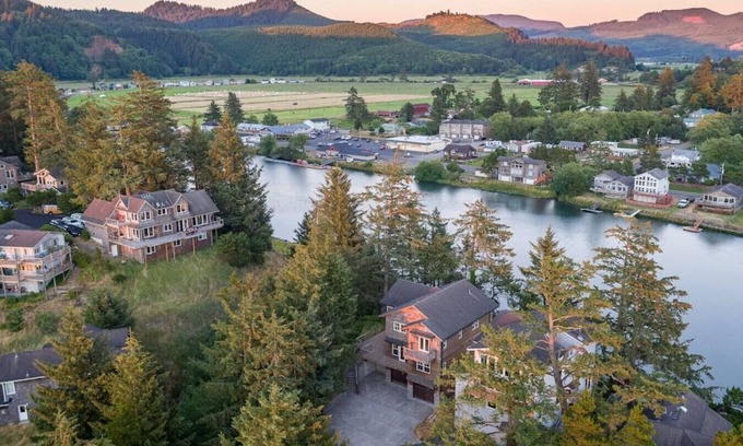 Pacific City Casa | Riverfront Dream is a luxurious 6 bedroom home on the bank of the Nestucca River.