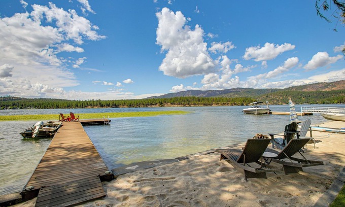 Tumtum Casa | Riverfront Duplex: Dock & Views in Nine Mile Falls