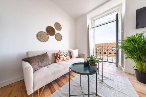 Santo Estevao Apartamento | Riverfront Elegance 41br Spacious Retreat