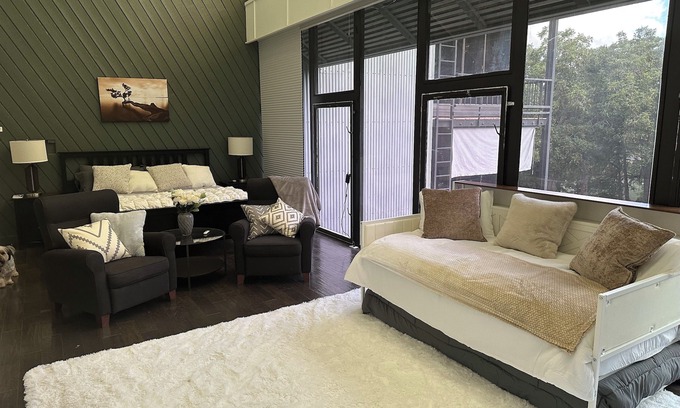Seguin Casa | Riverfront estate in Seguin, perfect for midweek or weekend getaway.