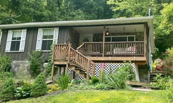 Prince Casa | Riverfront,Firepit,Hottub,Something for Everyone!!
