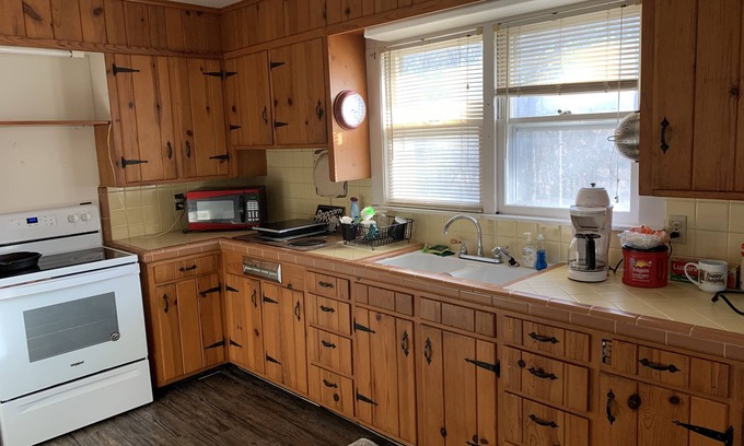 Berryville Casa | Riverfront fishing and floating getaway