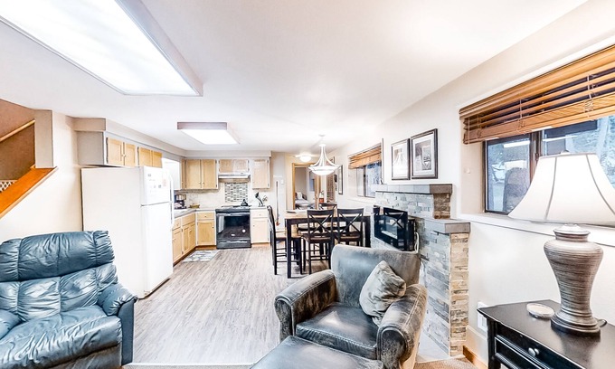 Joseph Casa | Riverfront ground-floor apartment with patio & lovely yard - dog-friendly