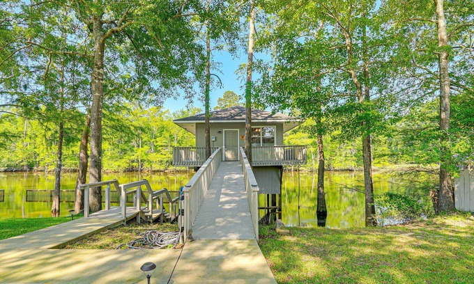Jefferson Casa | RiverFront Home W/Boat Launch near Caddo Lake, Downtown Jefferson, Lake of Pines