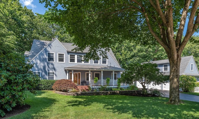 Kennebunkport Casa | Riverfront Home w/ Private Dock, Kayaks, Close To Dock Square! Dogs Allowed!
