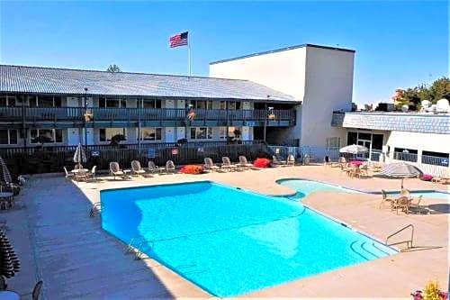 South Richland Hotel | Riverfront Hotel; SureStay Collection by Best Western