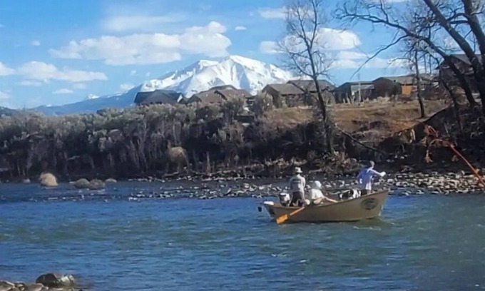 Glenwood Springs Cabina | Riverfront, Indoor, Outdoor Jacuzzi, Warm and Cozy. You're gonna love it!