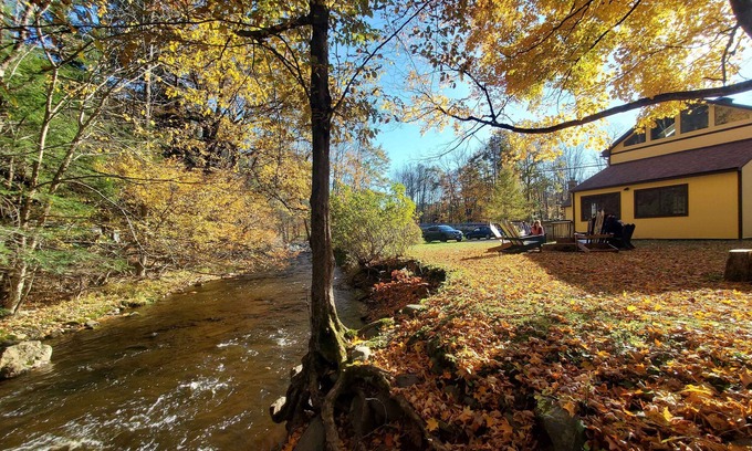 Stephentown Center Casa | Riverfront Jiminy Ski Lodge
