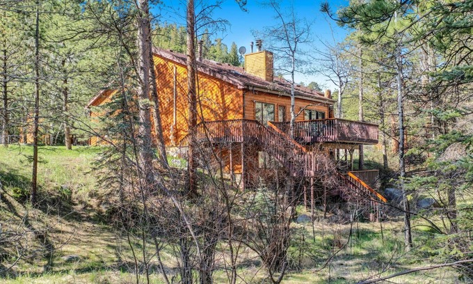 Aspen Brook Casa | 4000 SQ FT Home con PRIME River Frontage & Location: camine hasta RMNP y YMCA